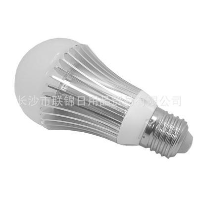 聚光之炬 長沙市聯(lián)錦日用品貿(mào)易5W直紋車鋁LED球泡燈的雙面鏡頭刻畫